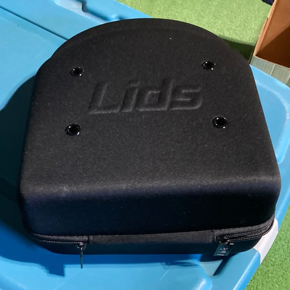 Hat carrier by Lids
